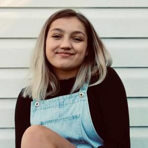 Meet your Posher, Laurie